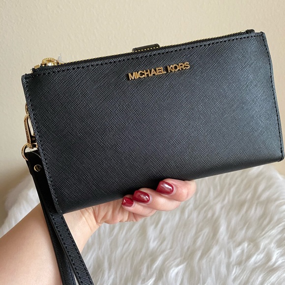 Michael Kors purse and wristlet set